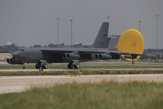 Raytheon Delivers first AESA Radar to Boeing for B-52 Modernization