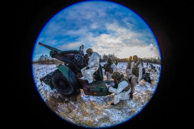 U.S., Estonia Send Artillery, Ammo to Ukraine