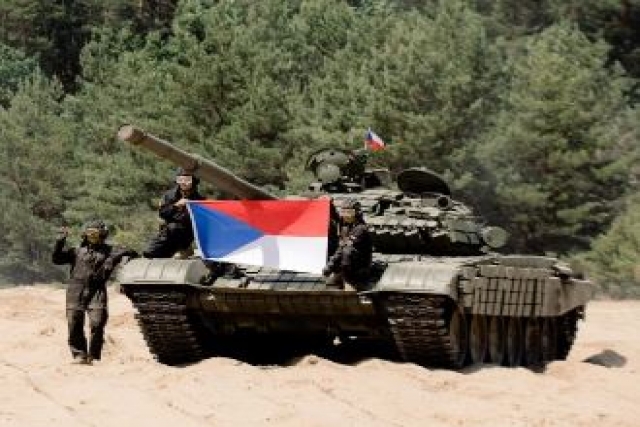 Refurbished T-72B Tanks in $400M Pentagon Aid to Ukraine