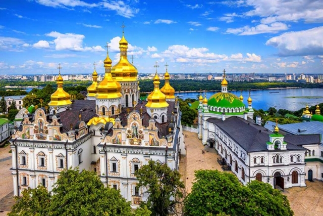 Ukraine Raids 1,000 Year Old Kyiv Monastery over Ties to Russian Intel
