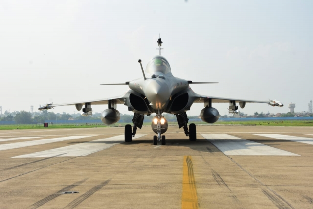 CAG: Dassault, MBDA Yet To Confirm LCA Jet Engine Tech Transfer for Rafale Sale