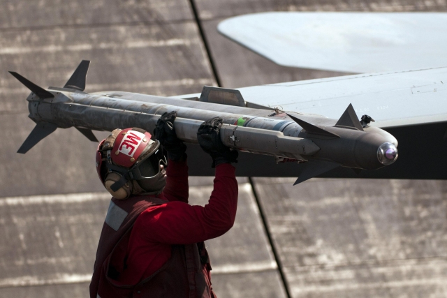 Raytheon Wins $218M to Produce Hundreds of Sidewinder Missiles