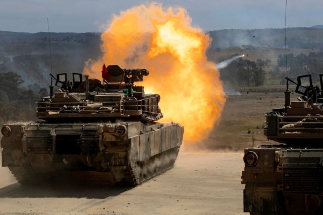 First Australian Soldiers Complete Training on New Abrams M1A2 Tanks