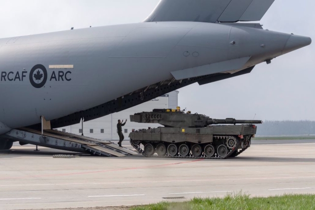 Caesar Artillery, Leopard 2 Tanks Set to Arrive in Ukraine