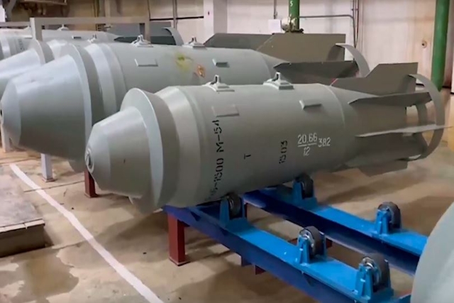 Russian FAB-1500 Glide Bomb Flight Path Can Be Remotely Corrected