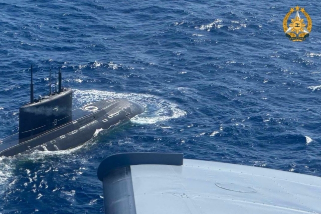 Philippine Navy Guides Russian Submarine Out of Rough Weather