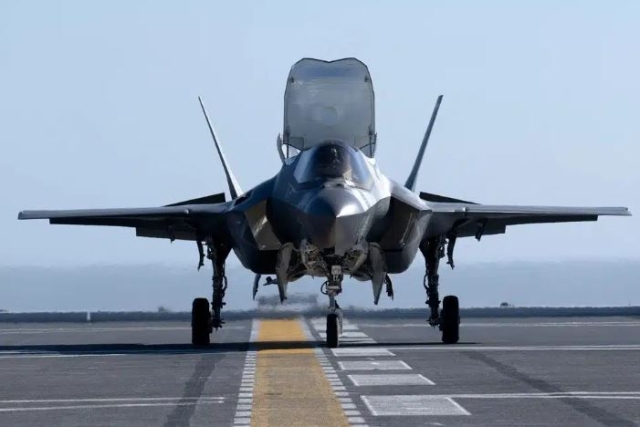 F-35B Fighter Lands on Japan's Modified Izumo-class Warship for First Time