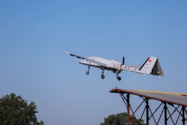 Turkey’s Bayraktar TB3 UAV Completes Ski-Jump Test for TCG Anadolu Carrier