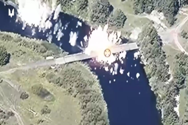 Ukrainian Artillery Destroys Pontoon Bridge Across Seim River in Kursk