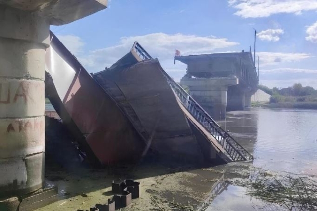 Ukrainian Artillery Destroys Pontoon Bridge Across Seim River in Kursk