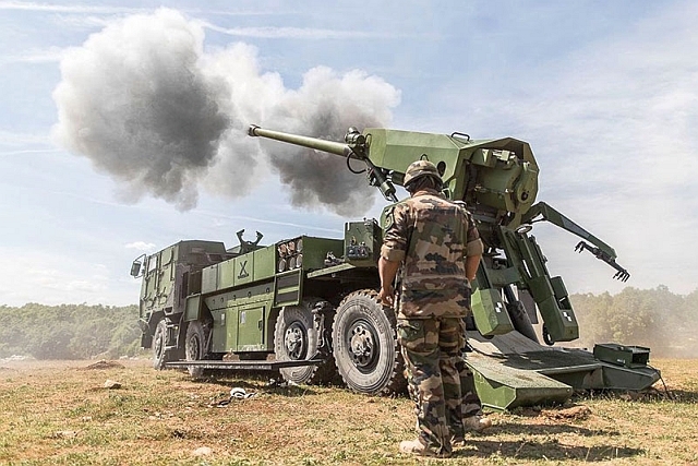 Battle of Russian, Western Artillery System Rages in Ukraine