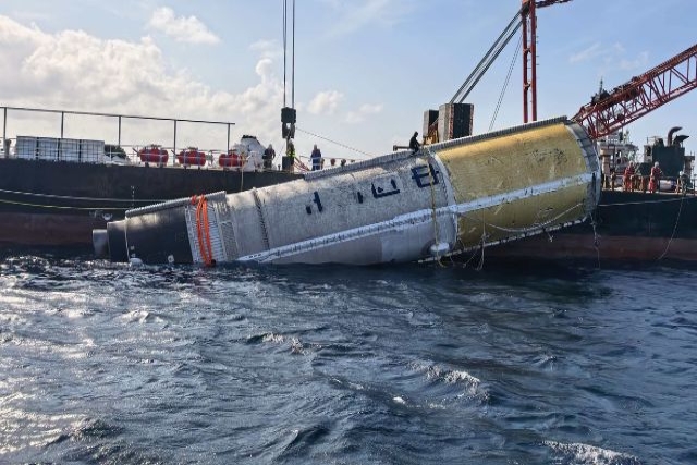 China Recovers Rocket Booster at Sea for the First Time