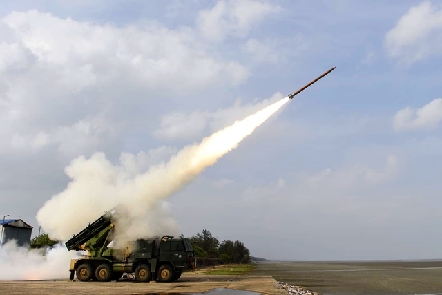 India’s DRDO Tests Extended Pinaka MRBL Rocket 