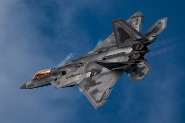USAF F-22 Demo Team to Take Off for Singapore Airshow 2020