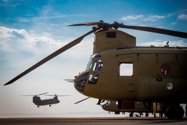 US Approves UAE Request for Apache, Black Hawk, Chinook Helicopter Spares