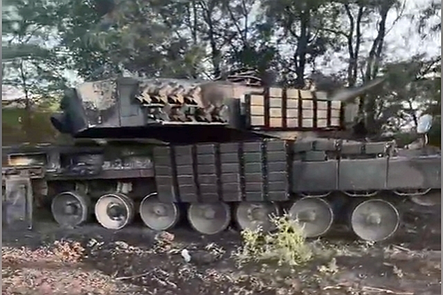 Leopard 2A4 Tank in Ukraine Seen with Russian Origin Protective Armor