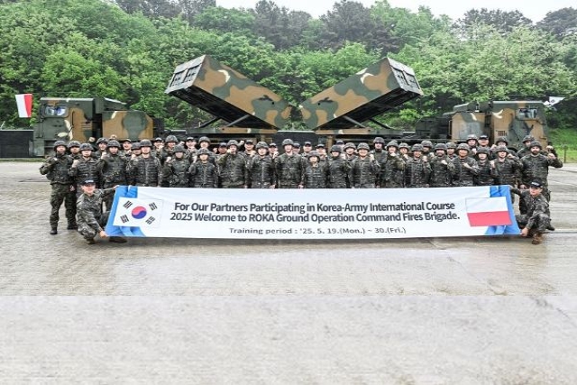 Polish Soldiers Get Trained in Chunmoo Rocket System in Korea