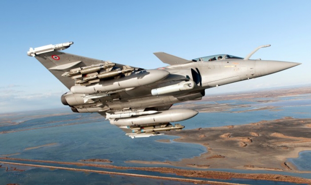 Rafale's F3-R Standard Aircraft Completes Maiden Flight in France