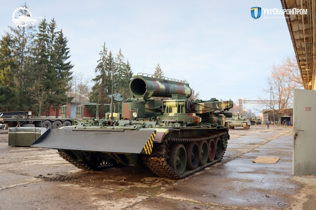 Ukrainian Military Adds Upgraded BTR-80 APCs, BTS-4 Tanks