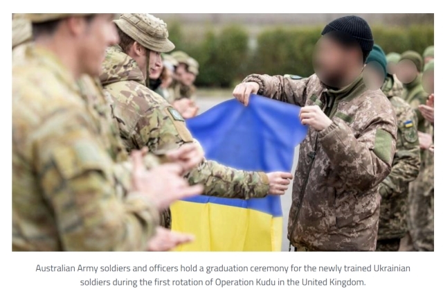 First Ukrainian Soldiers Graduate from U.K. Facility Under Australian Training