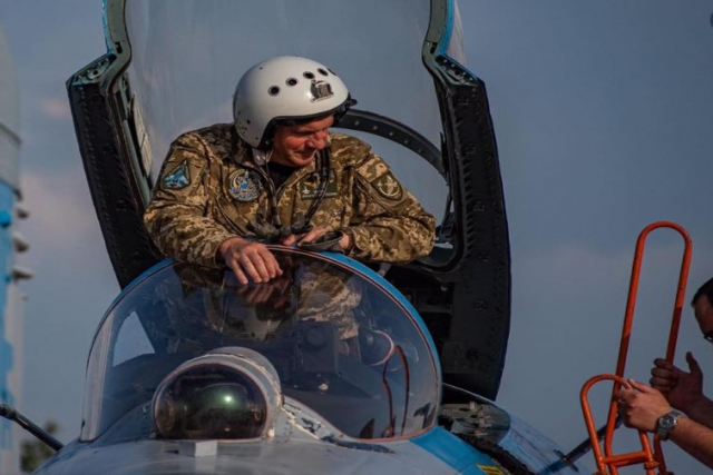 Ukrainian Top Gun Dies as Plane Shot Down