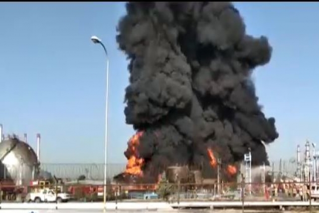 Huge Blaze in Iranian Oil Refinery, Day after Fire Sinks Naval Ship