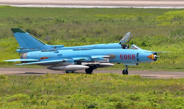 Vietnamese Su-22 Bomber Crashes Killing Two Pilots