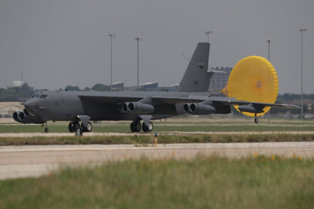 Raytheon Delivers First AESA Radar To Boeing For B-52 Modernization