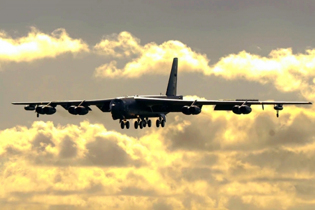 USAF's First Hypersonic Weapon To Soon Begin Live-fire Tests From B-52H ...